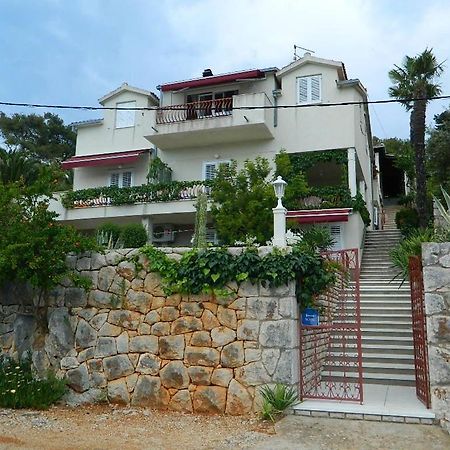 Apartments And Rooms Darinka Vrboska Ngoại thất bức ảnh