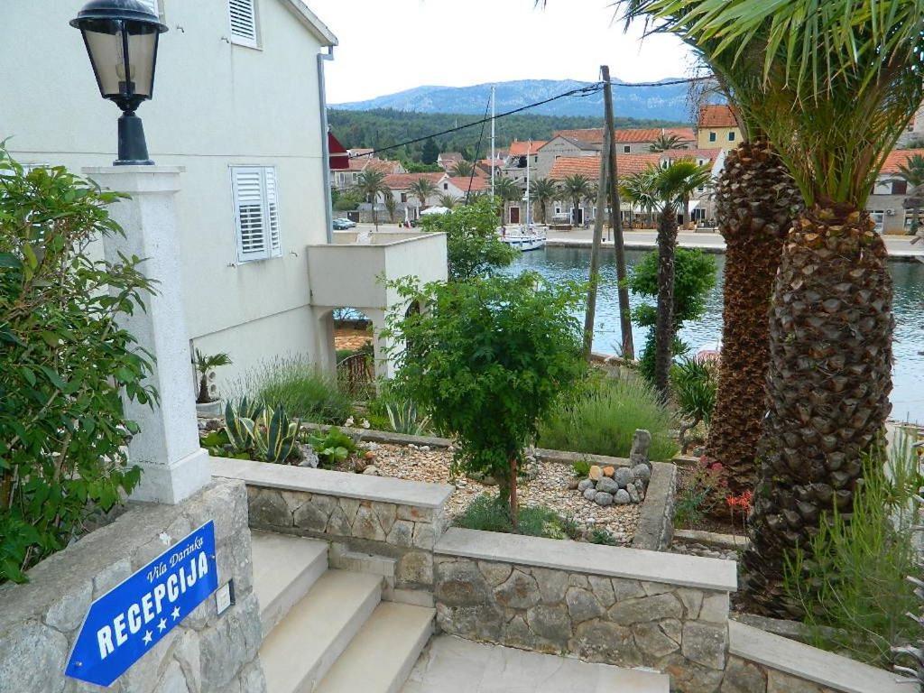 Apartments And Rooms Darinka Vrboska Ngoại thất bức ảnh