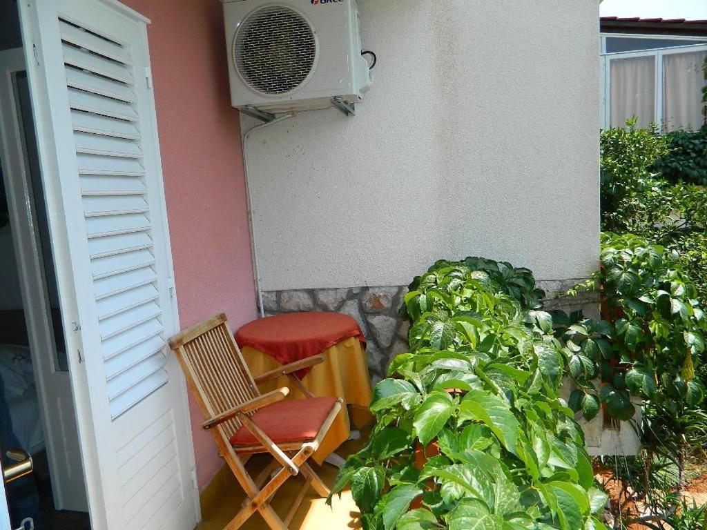 Apartments And Rooms Darinka Vrboska Ngoại thất bức ảnh
