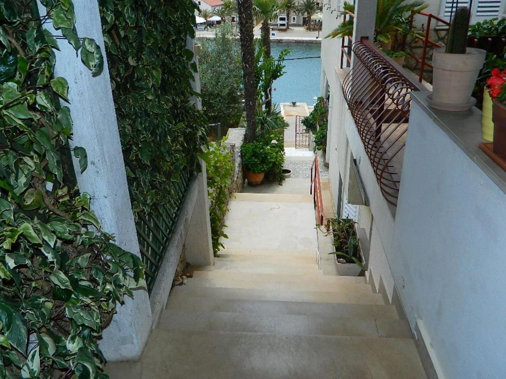 Apartments And Rooms Darinka Vrboska Ngoại thất bức ảnh