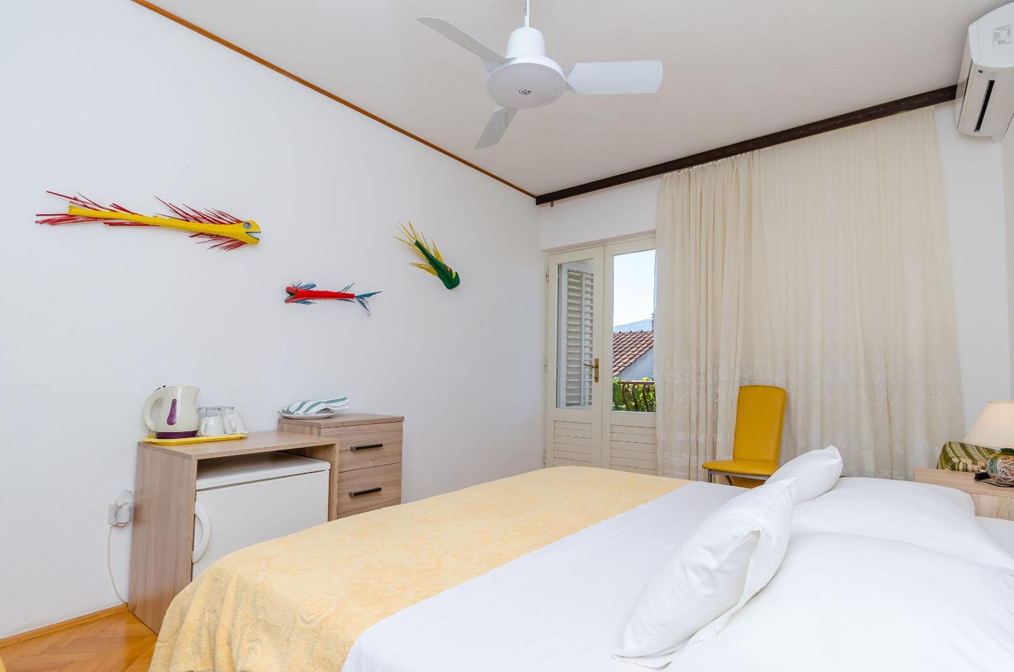 Apartments And Rooms Darinka Vrboska Ngoại thất bức ảnh