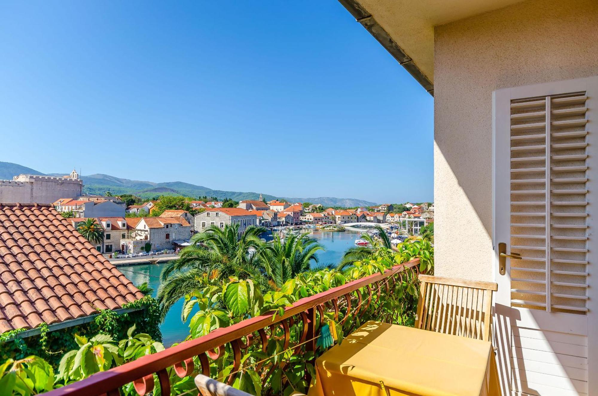 Apartments And Rooms Darinka Vrboska Ngoại thất bức ảnh