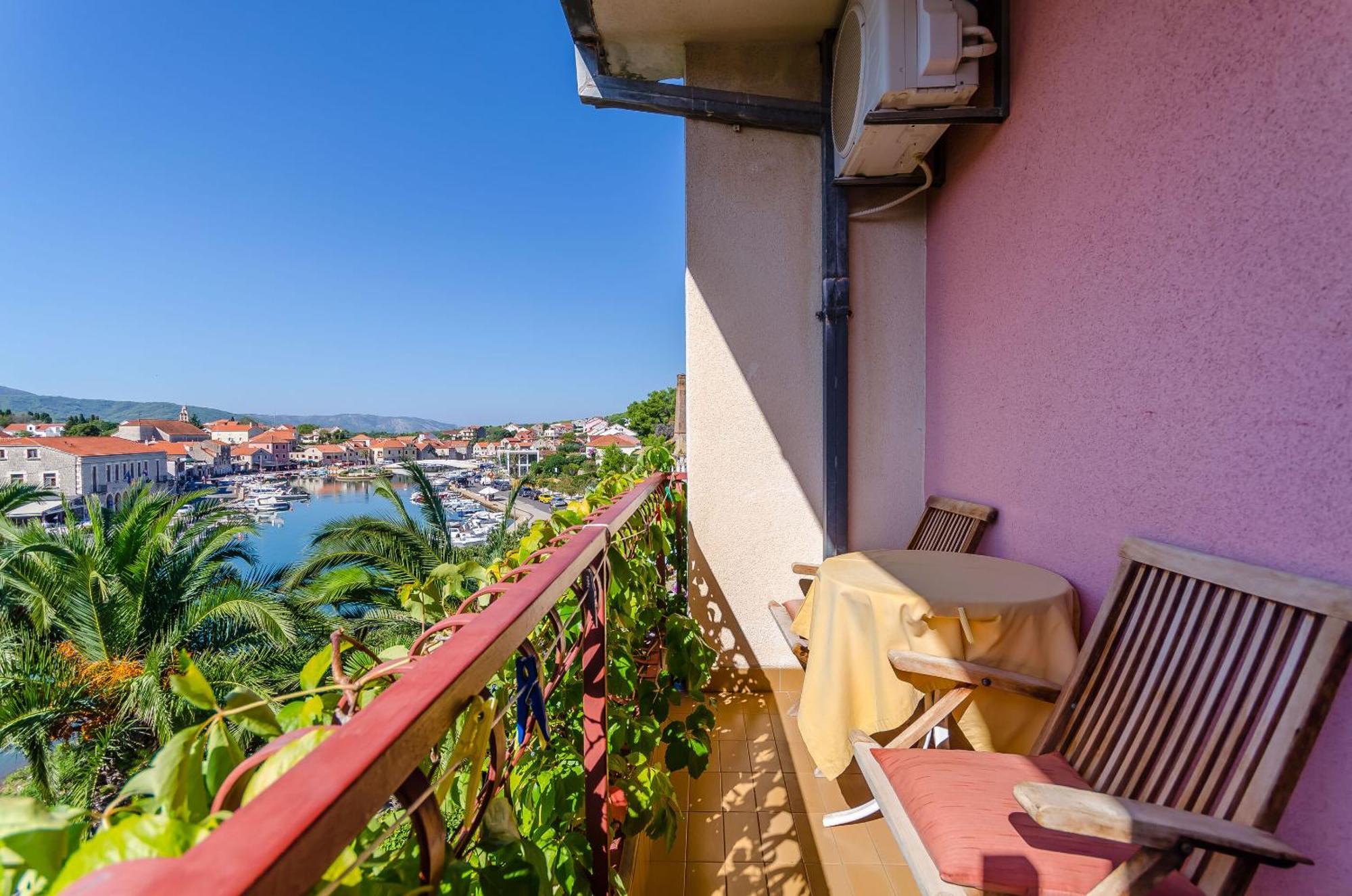 Apartments And Rooms Darinka Vrboska Ngoại thất bức ảnh
